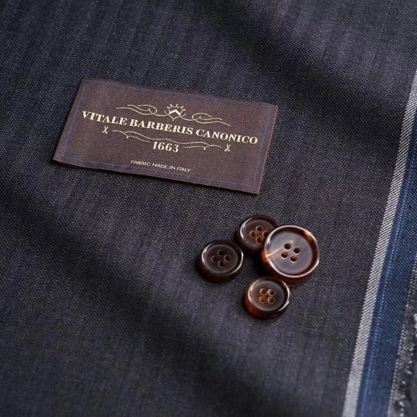 Rôzny materiál gombík na oblek