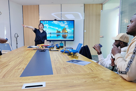 Mozambique Customer Visits ZW Group's Office to Discuss CAT Excavator Purchase