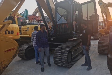 Mexican Customers Visit Our Used Excavator Factory in Shanghai