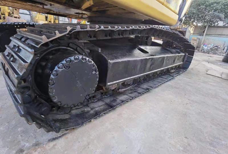 Used Komatsu PC220 Excavator