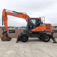 Escavadeira Doosan DX140W usada