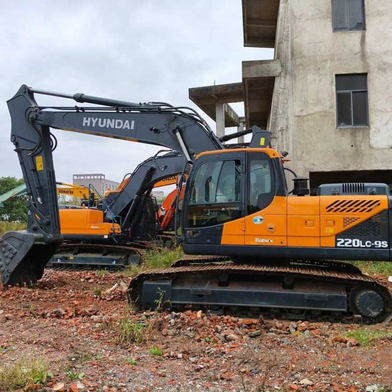 Used Hyundai 220 Excavator