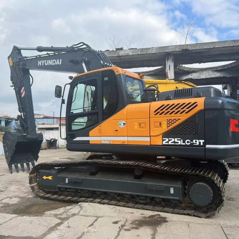 Excavator Hyundai 225 folosit