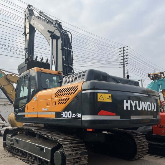Used Hyundai 300 Excavator