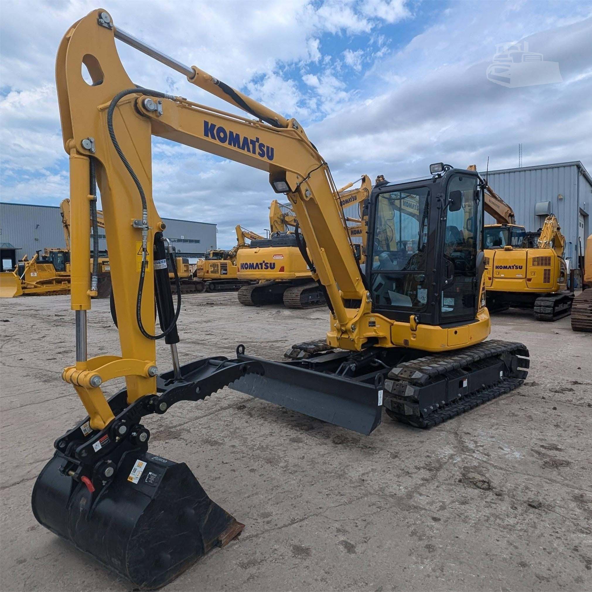 Como substituir a luz em uma escavadeira Komatsu – Fab Heavy Parts, image size:2021x2021