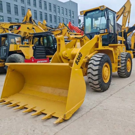 Incarcator pe pneuri CAT 938 folosit