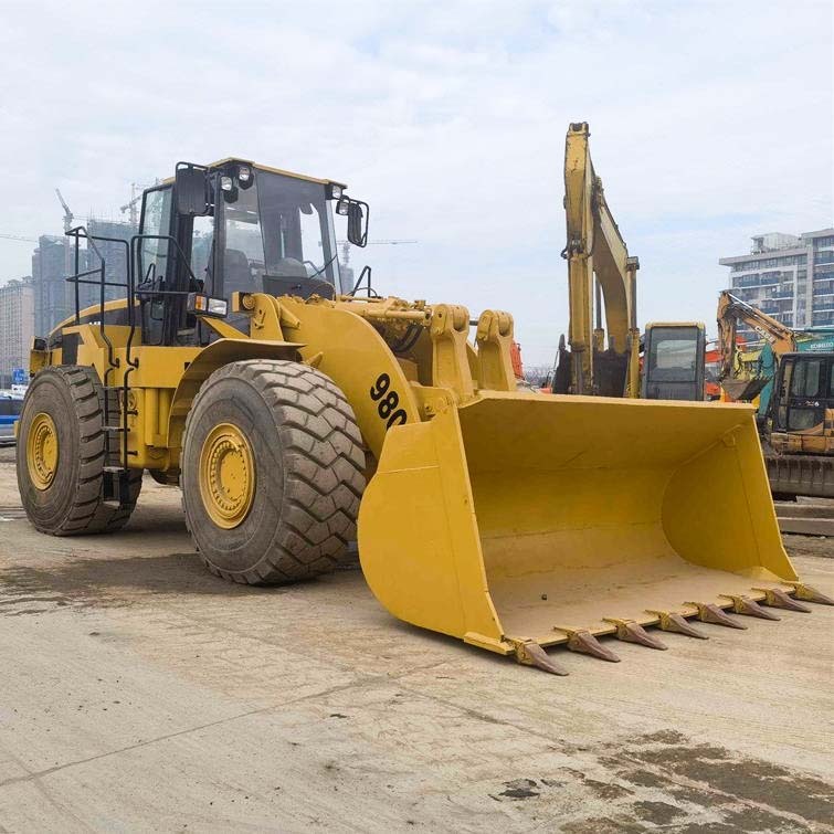 Incarcator pe pneuri CAT 980 folosit