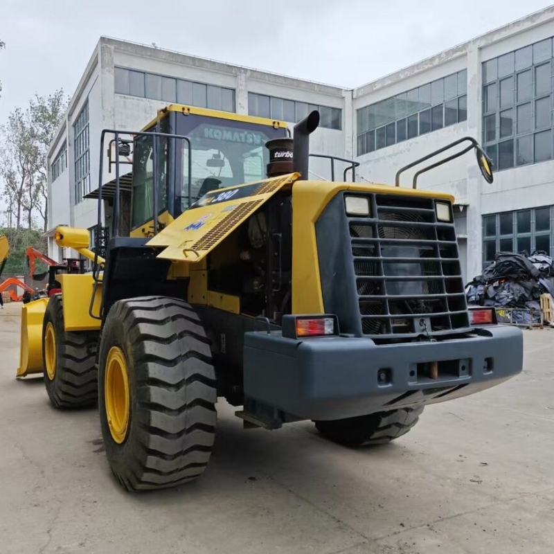 Incarcator pe pneuri Komatsu WA380 folosit