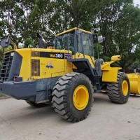 Incarcator pe pneuri Komatsu WA380 folosit