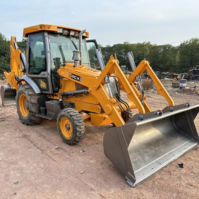 Buldoexcavator JCB 3CX folosit