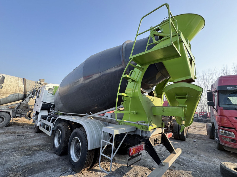 Shacman F3000 6x4 Concrete Mixer Truck