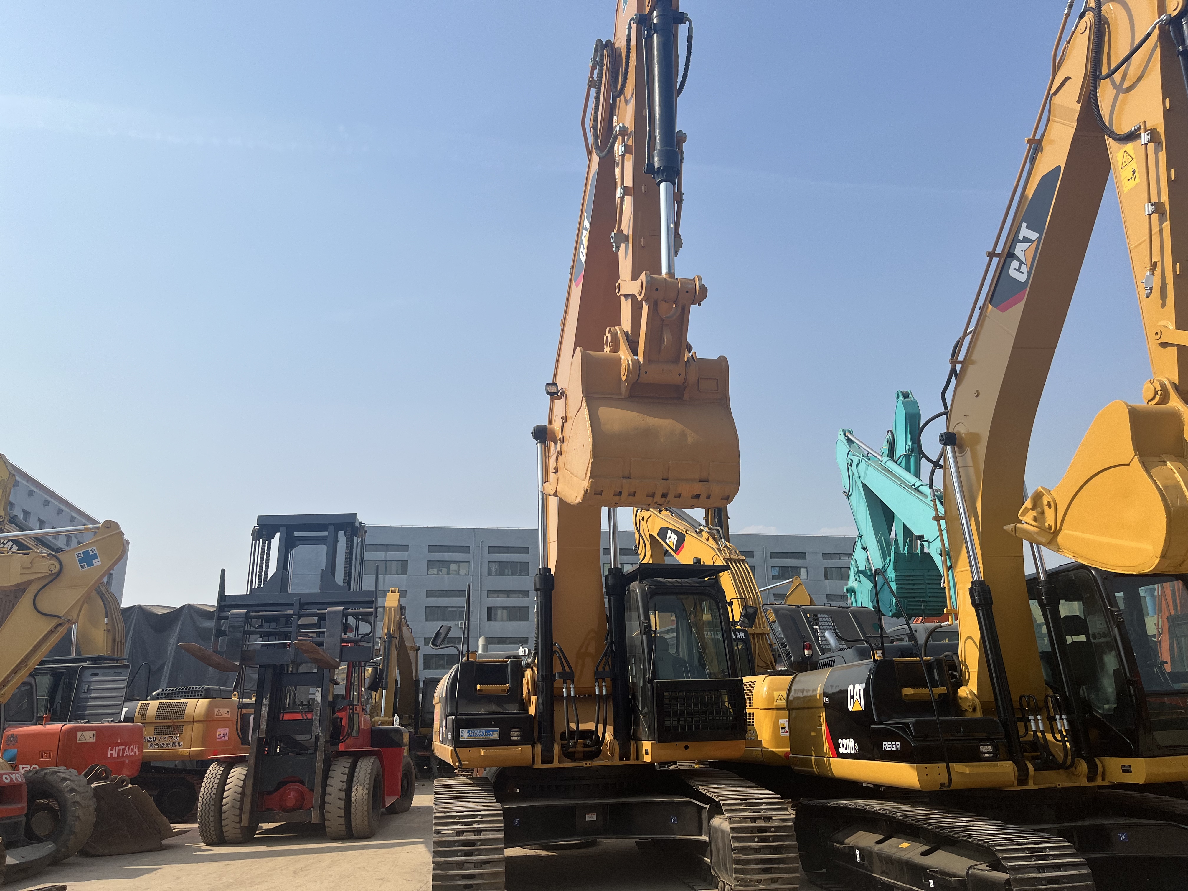 CAT 330