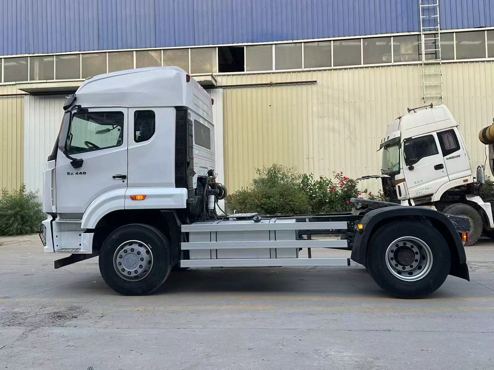 Howo NX Tractor Truck