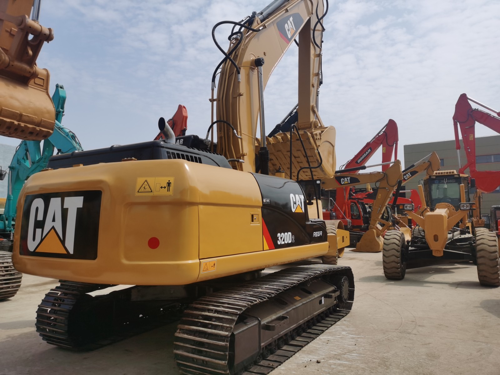 CAT 320 Excavator CAT 320 Excavator