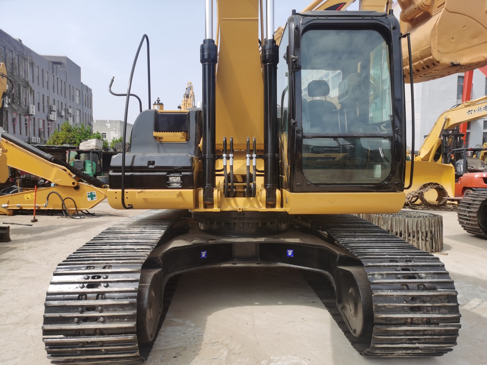 CAT 320D Excavator CAT 320D Excavator