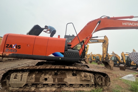 Why the Hitachi ZX240 Excavator is a Reliable Choice for Your Earthmoving Projects