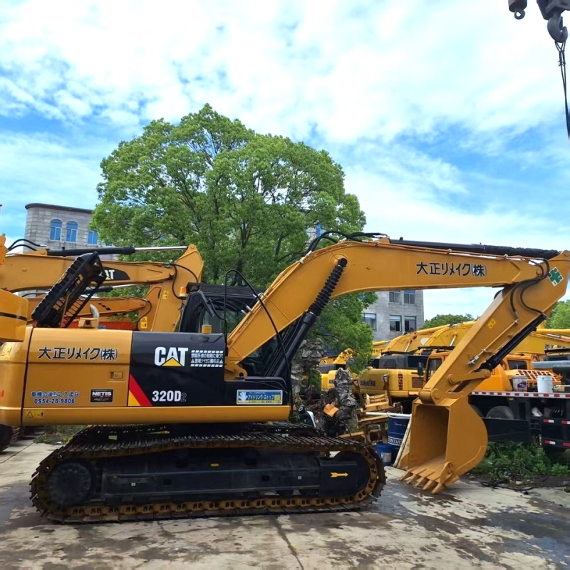Excavator CAT 320D2 folosit