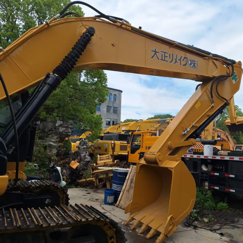 Excavator CAT 320D2 folosit