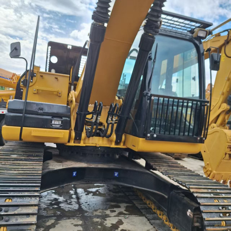 Excavator CAT 320D2 folosit