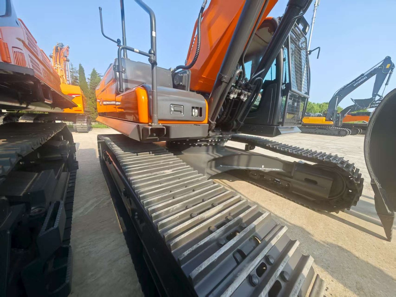 Develon DX360LCA-7B Excavator Develon DX360LCA-7B Excavator