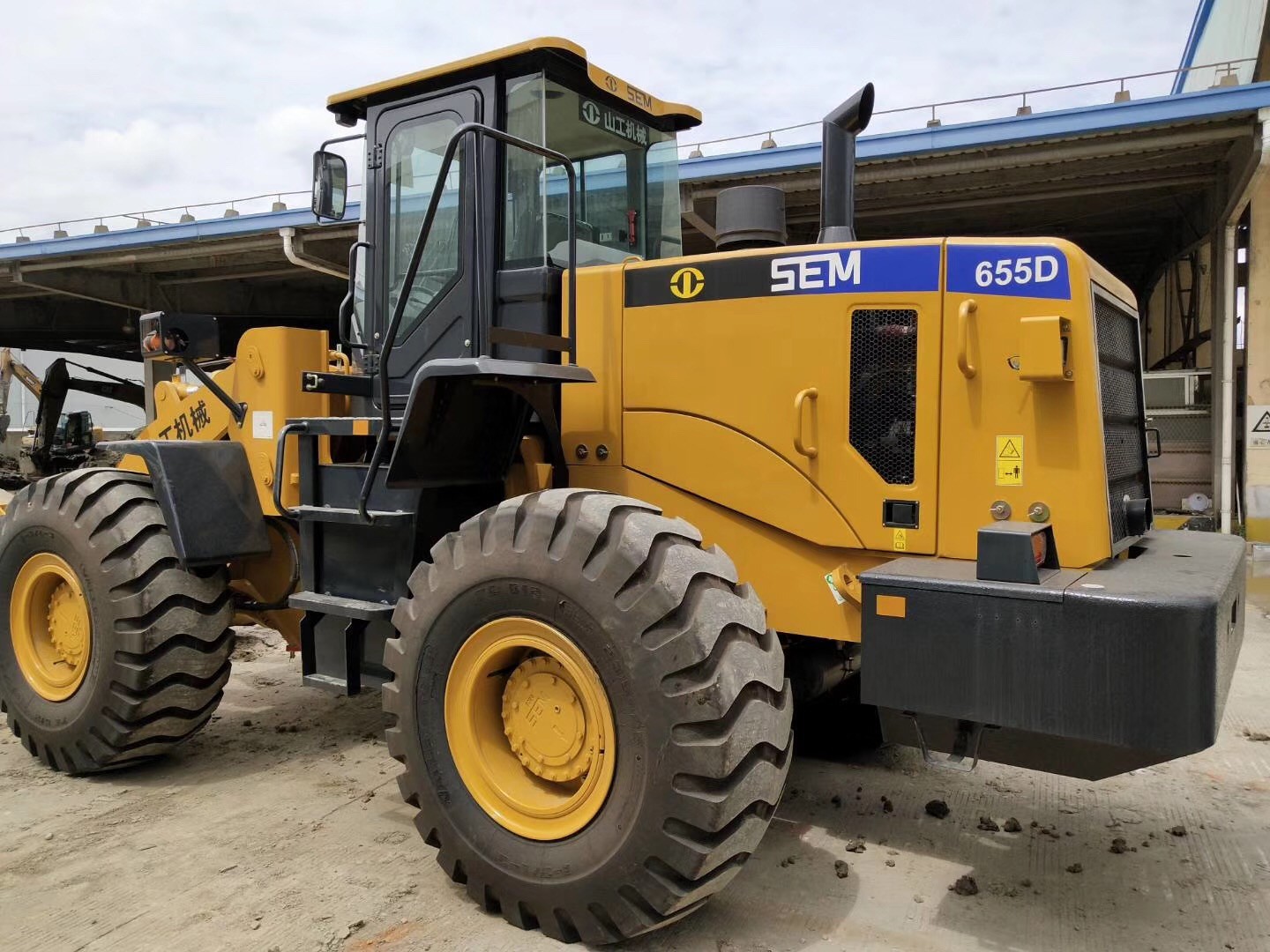 SEM 655D Wheel Loader SEM 655D Wheel Loader