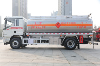 Φορτηγό με δεξαμενή καυσίμων Σάκμαν L3000