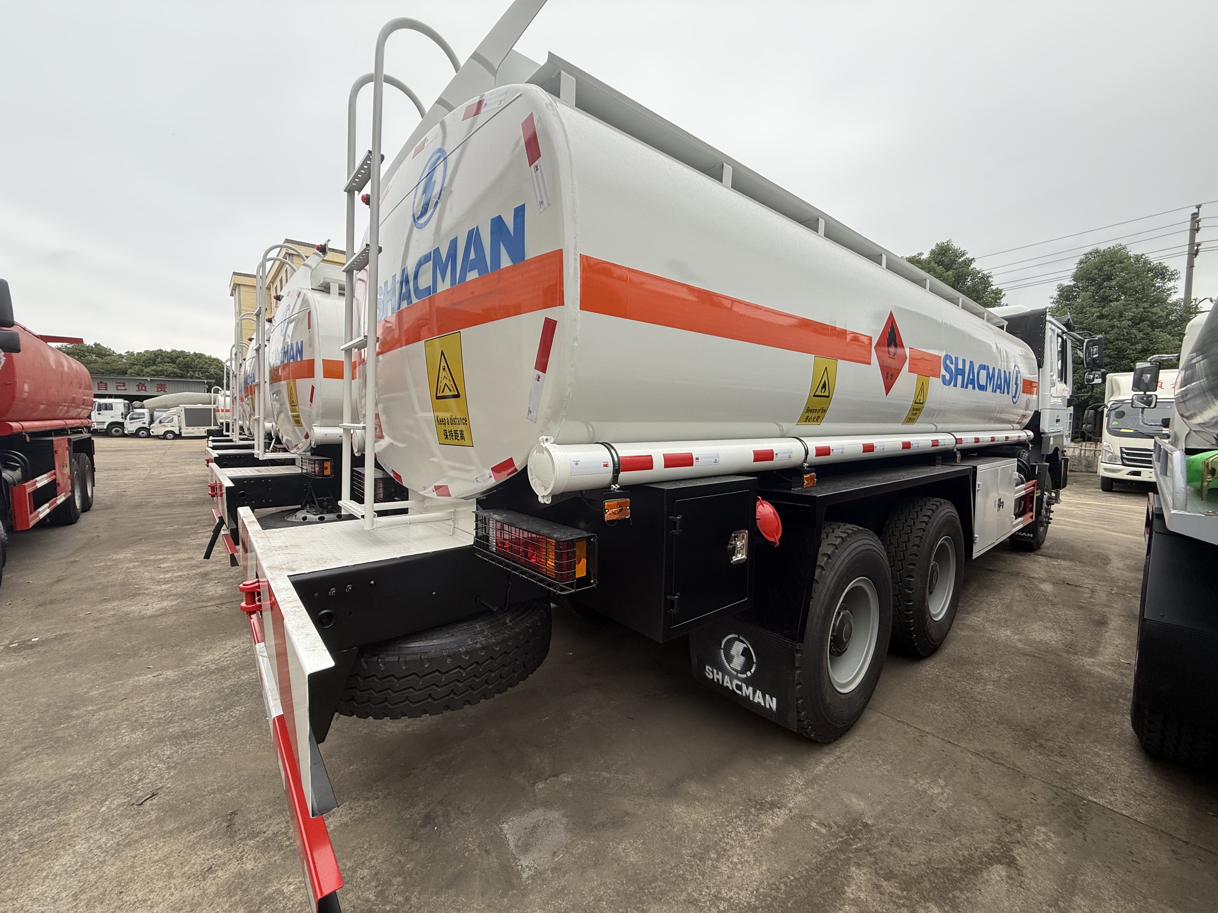 Shacman F3000 6x4 340hp Fuel Tank Truck