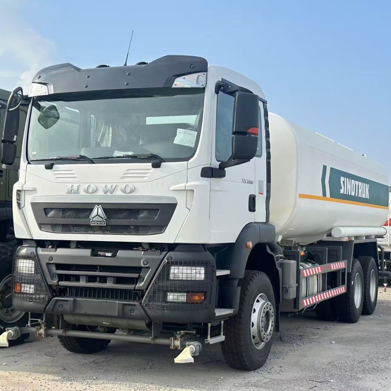 Camion cisternă de apă Howo TX