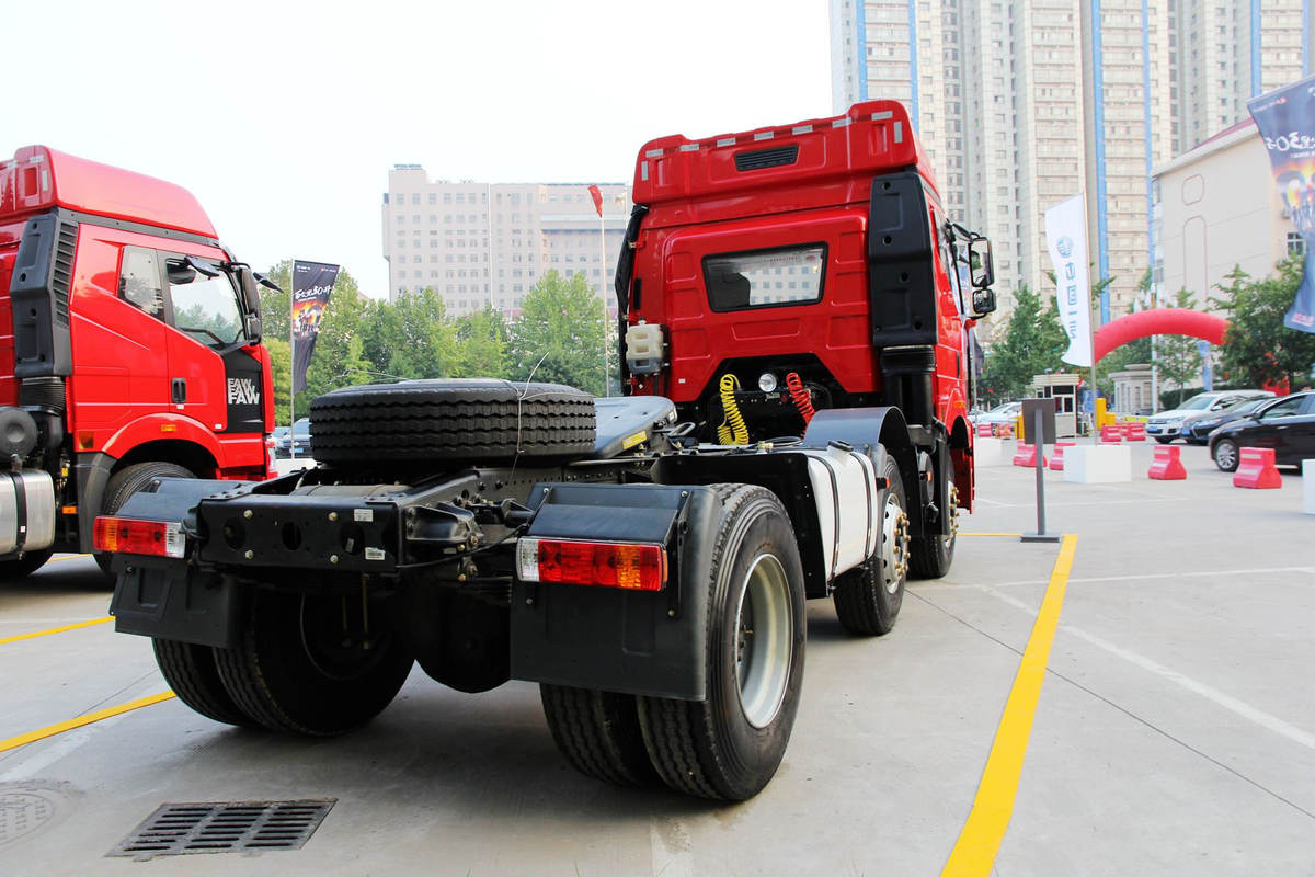 Faw J6P 6x2 390HP Tractor Truck