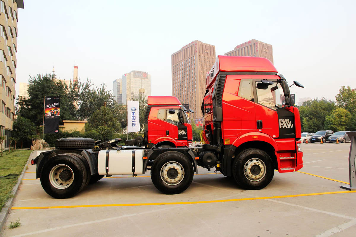 Faw J6P 6x2 390HP Tractor Truck