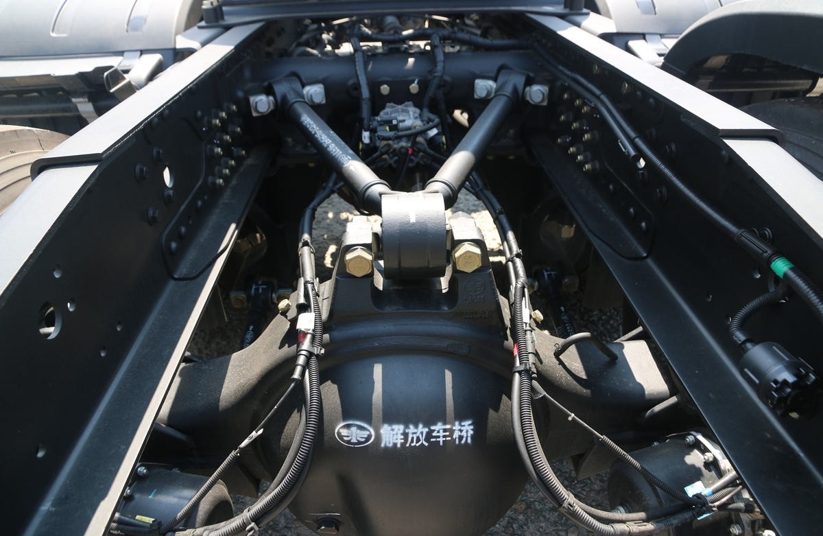 Faw J6P 6x4 420HP Tractor Truck