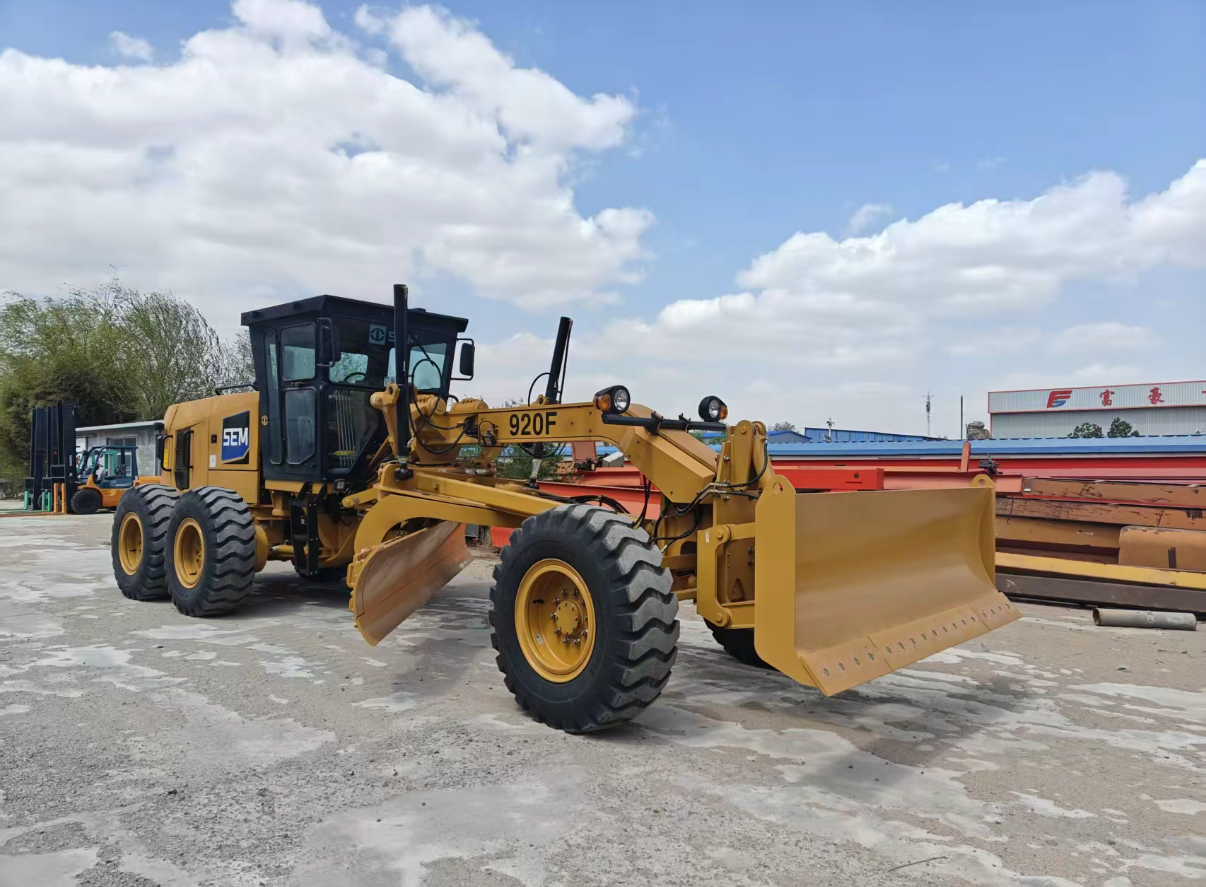 SEM 922F Motor Grader