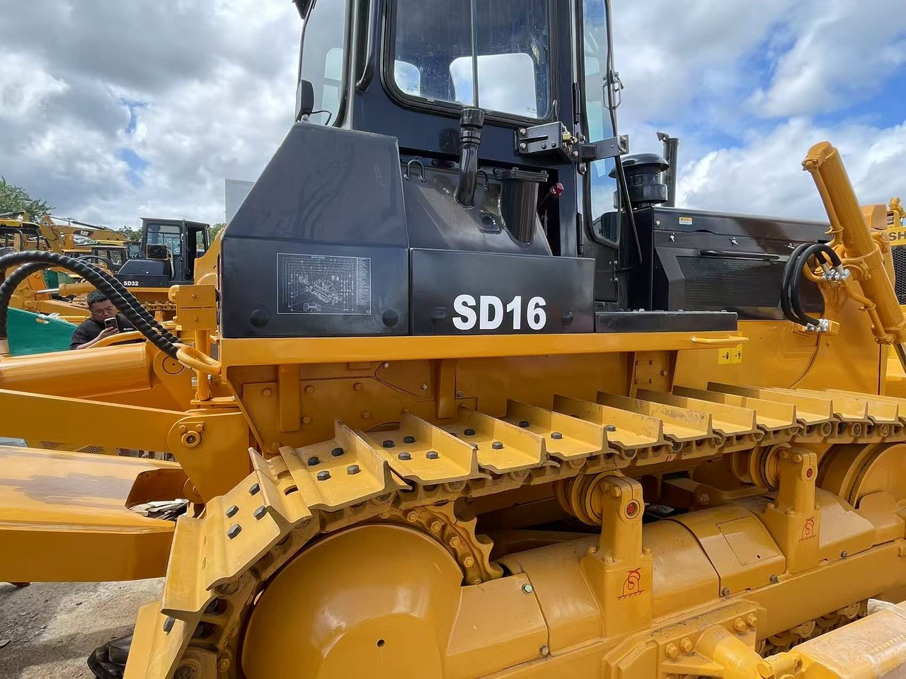 Shantui SD16 Bulldozer