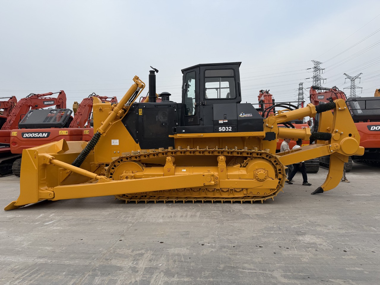 Shantui SD32 Bulldozer