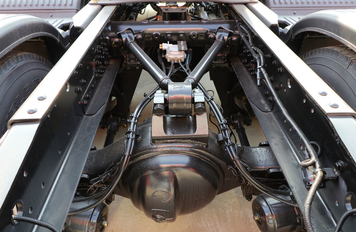 Faw J6P Tractor Truck