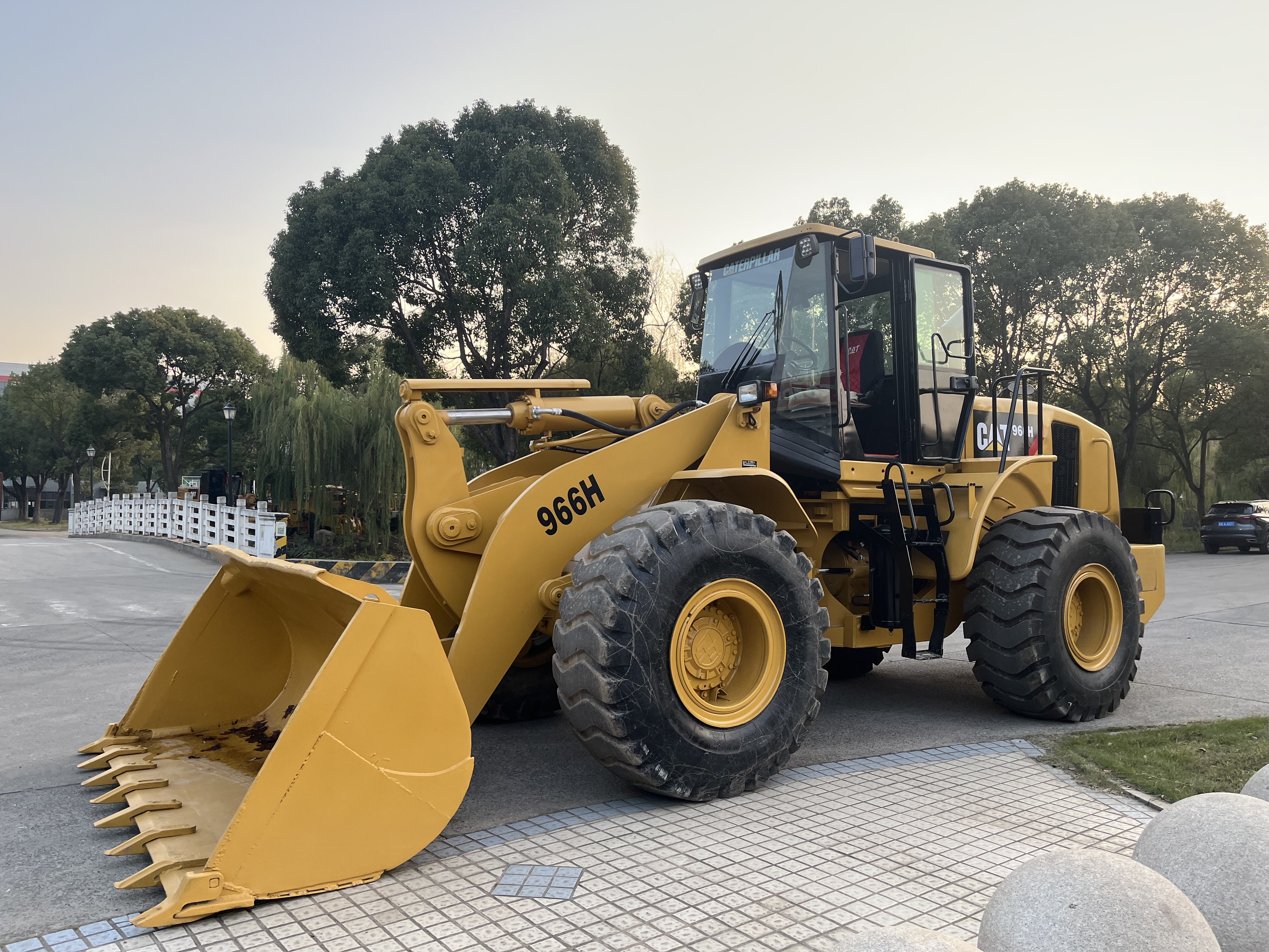 CAT 966H Wheel Loader