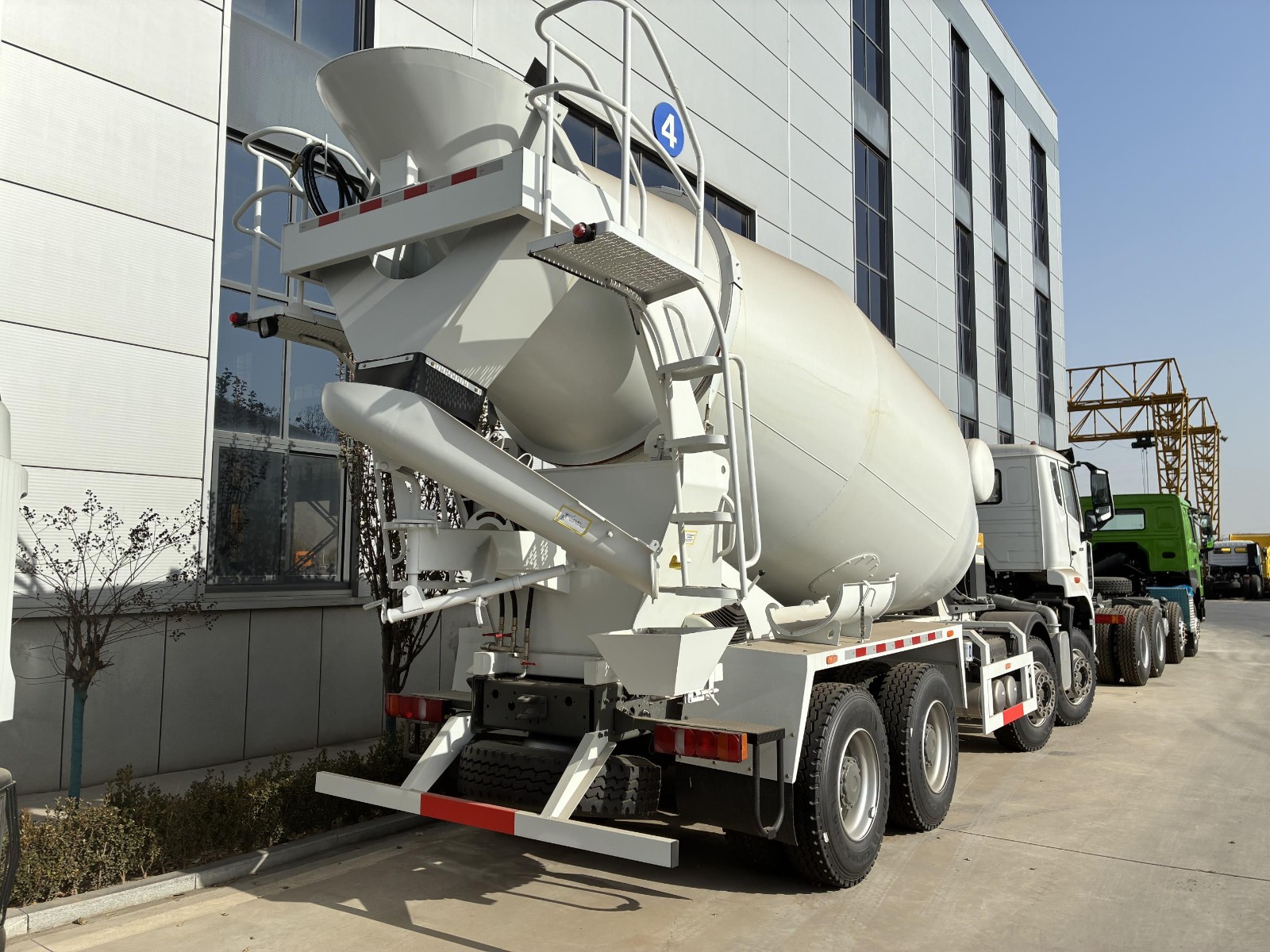 Howo NX 371hp 8x4 Concrete Mixer Truck
