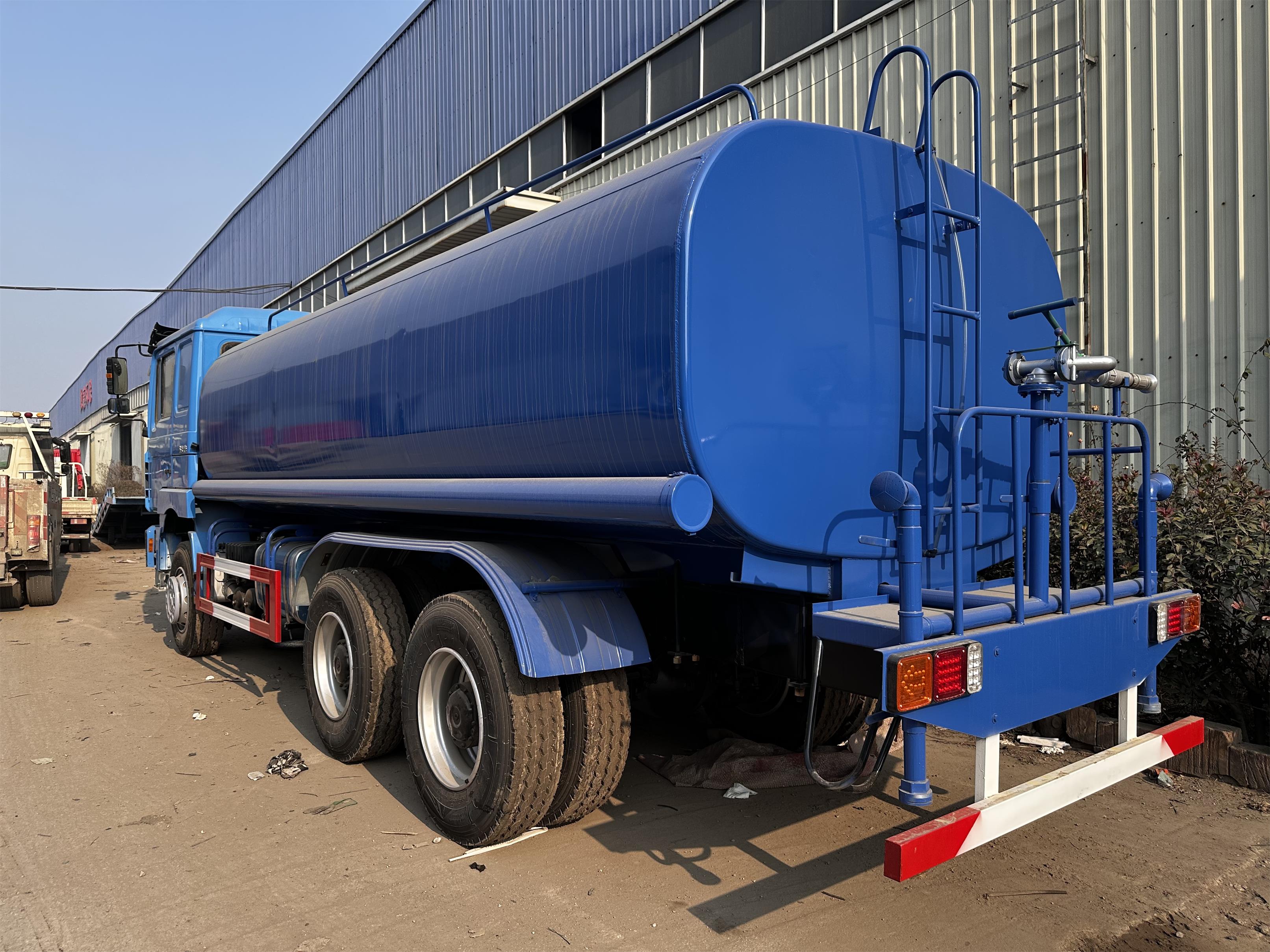 Shacman Fuel Tanker Truck Shacman Fuel Tanker Truck