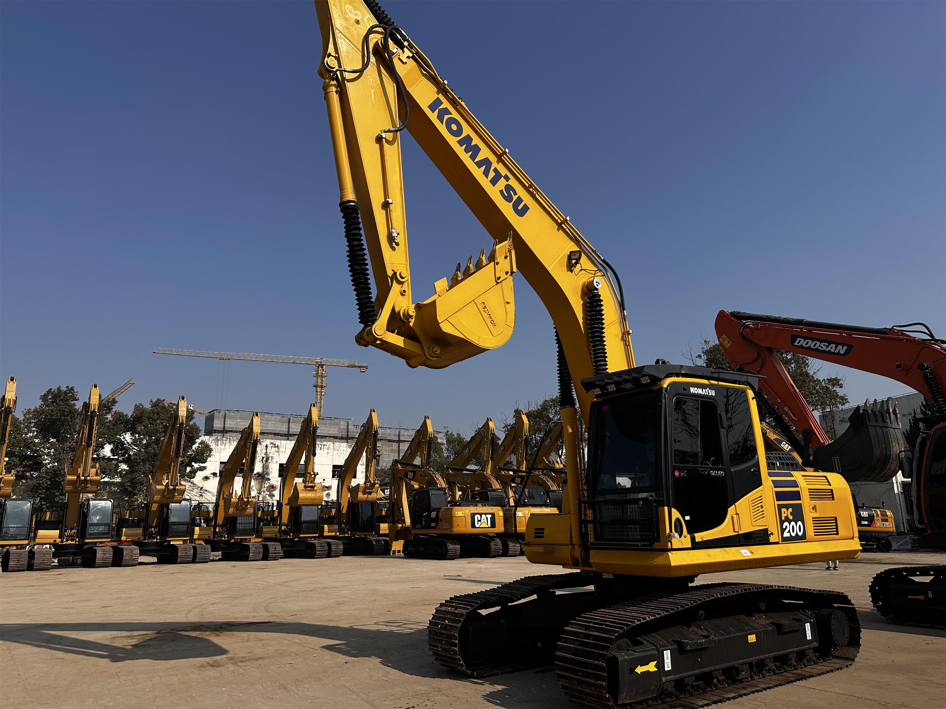 Komatsu PC200-8 Excavator