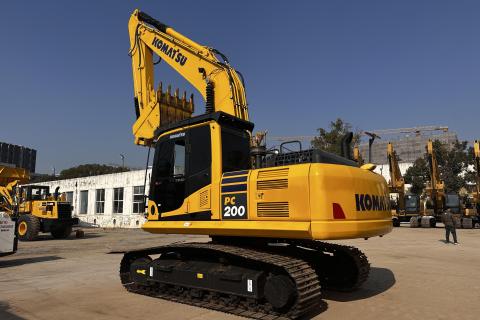 How the Used Komatsu PC200-8 Excavator Outperforms Others in the 20-Ton Class?