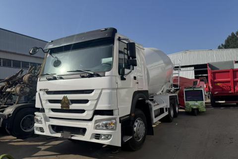 How a Howo 371hp 6x4 Concrete Mixer Truck Maintains Concrete Quality in Transit