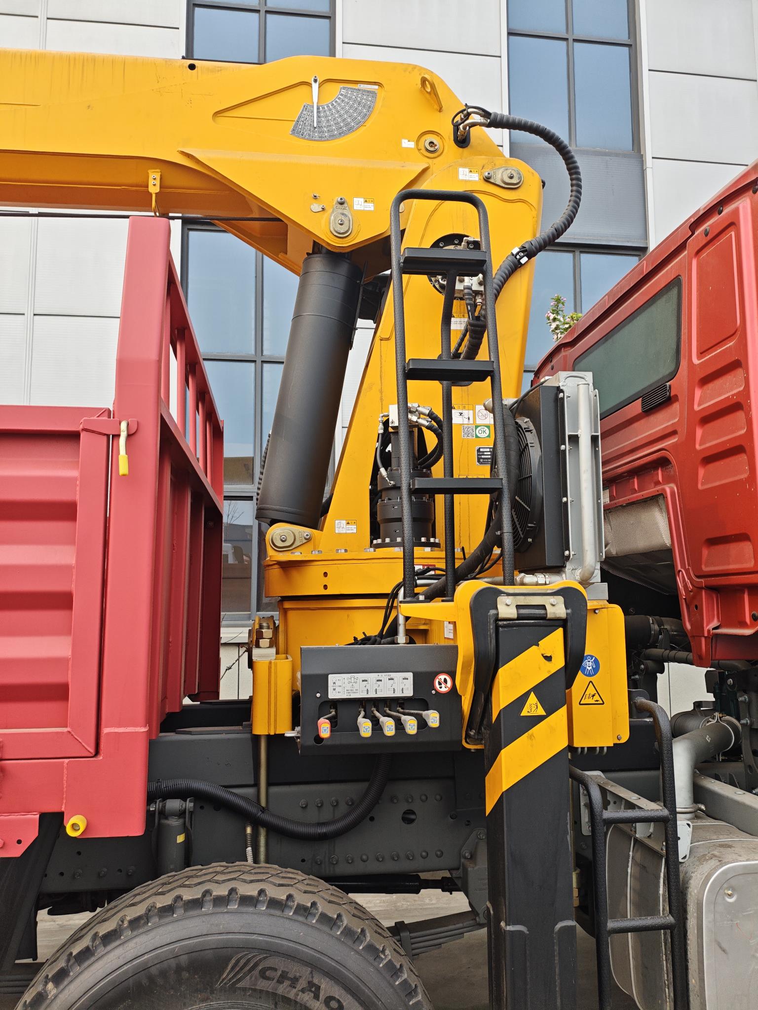 371hp 8x4 Crane Truck