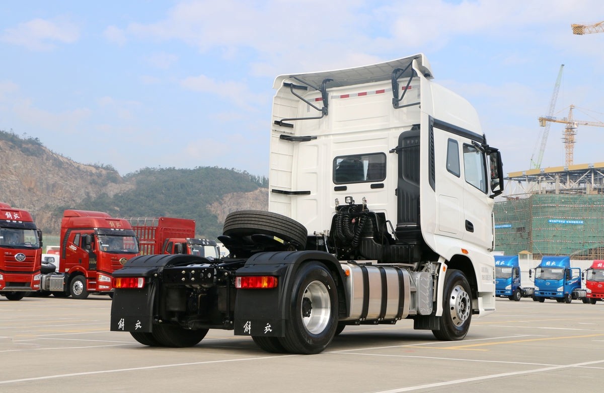 FAW J7 Tractor Truck