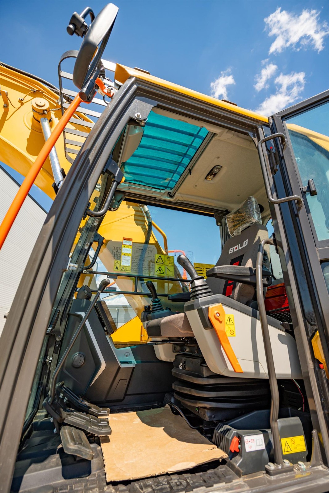 SDLG E6215H Excavator