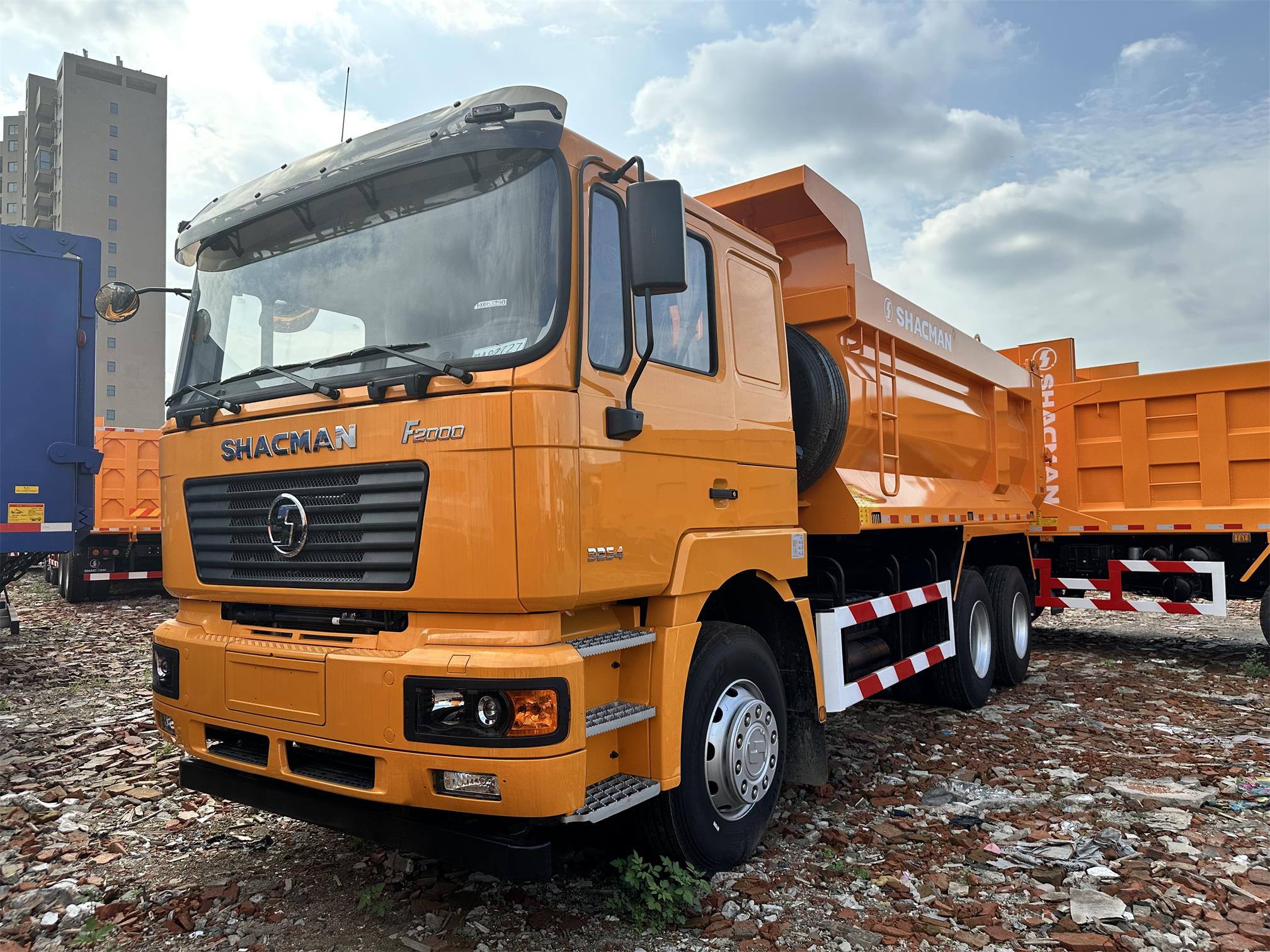 Shacman F2000 Dump Truck