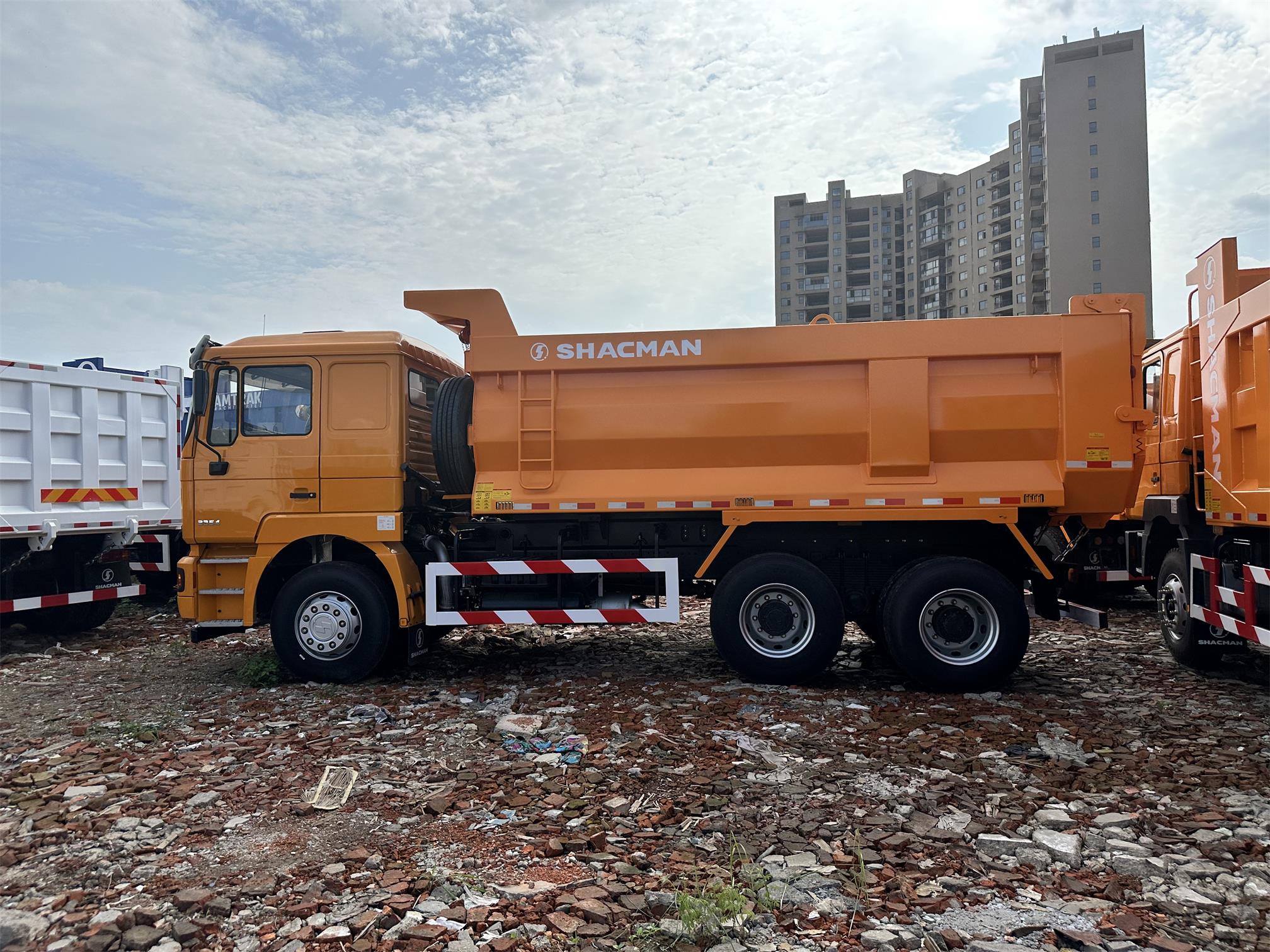 Shacman F2000 Dump Truck