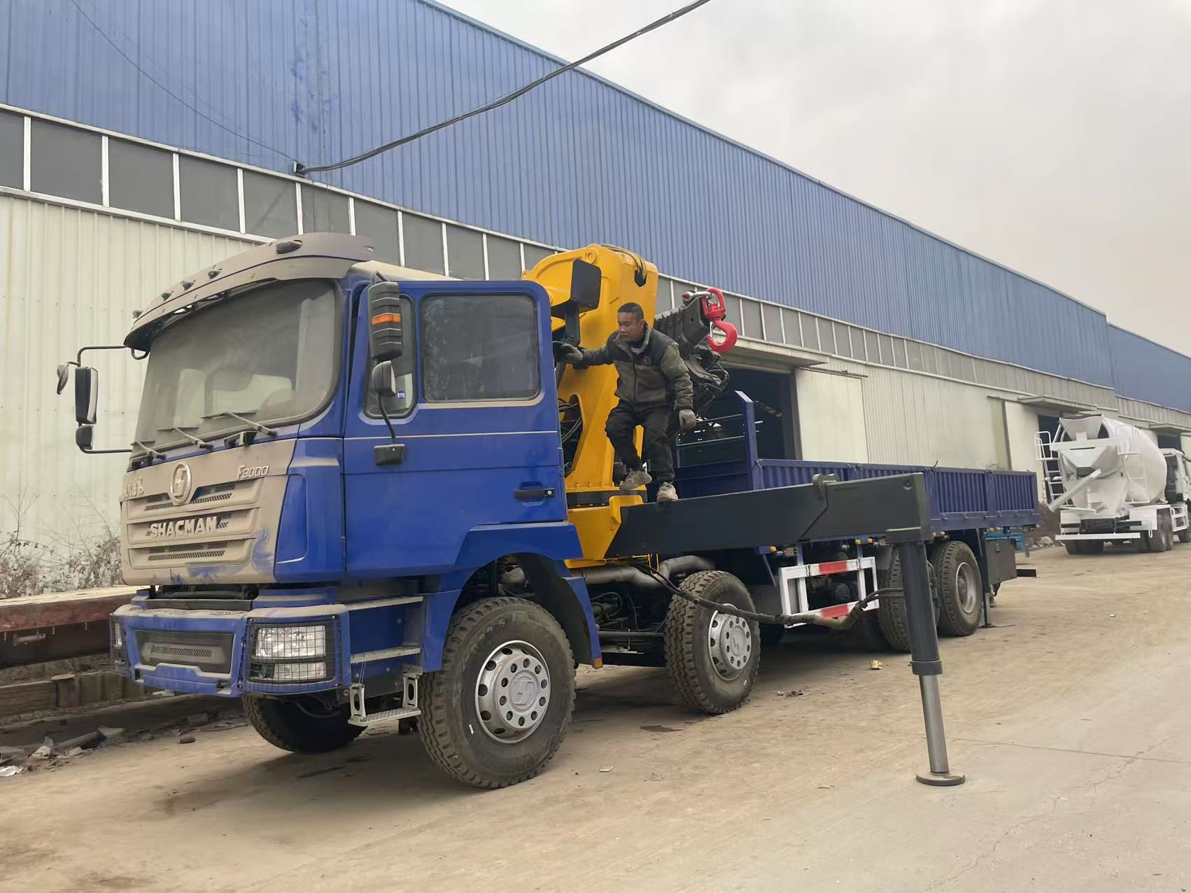 Shacman F3000 Crane Truck