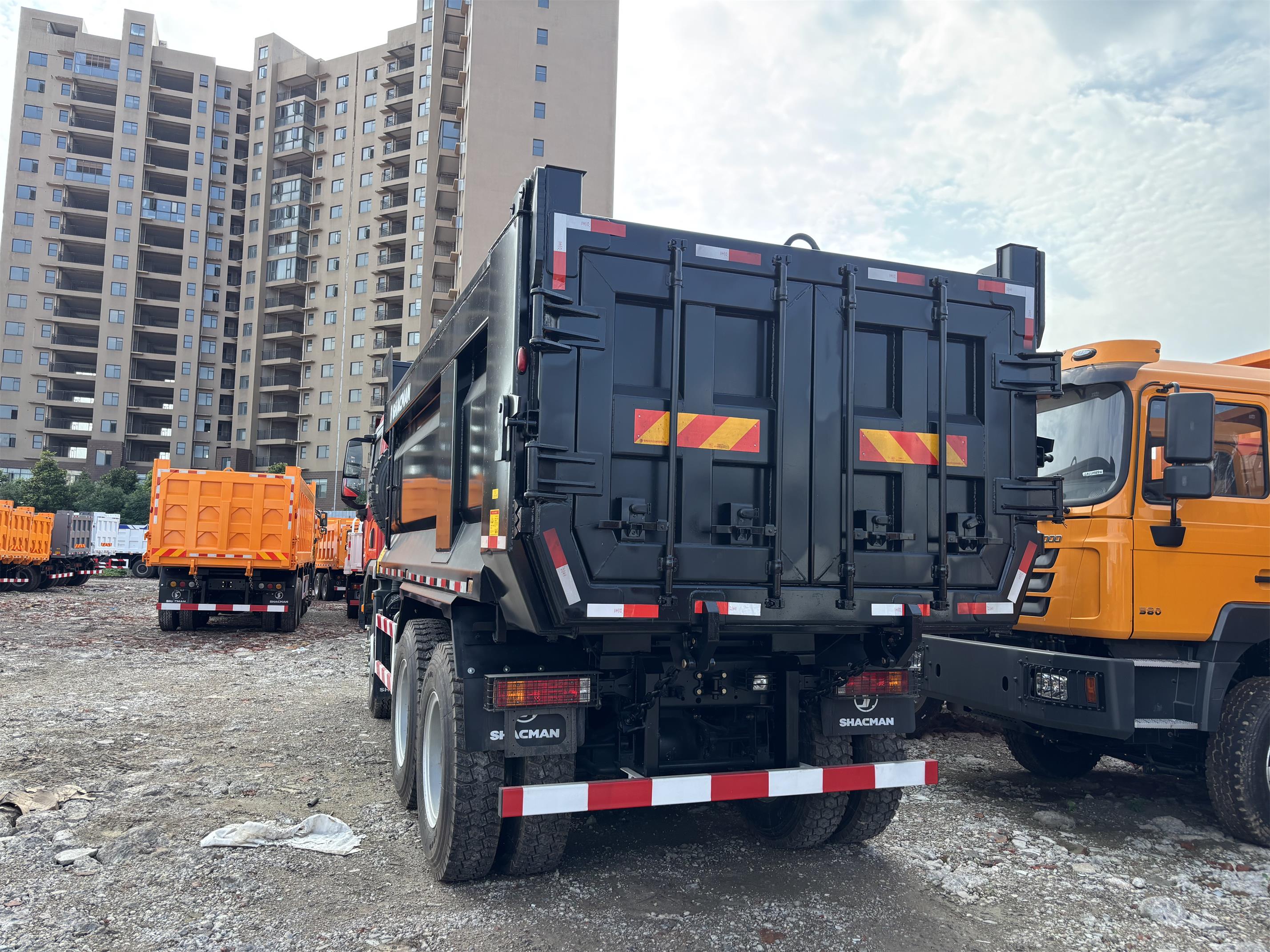Shacman X3000 Dump Truck