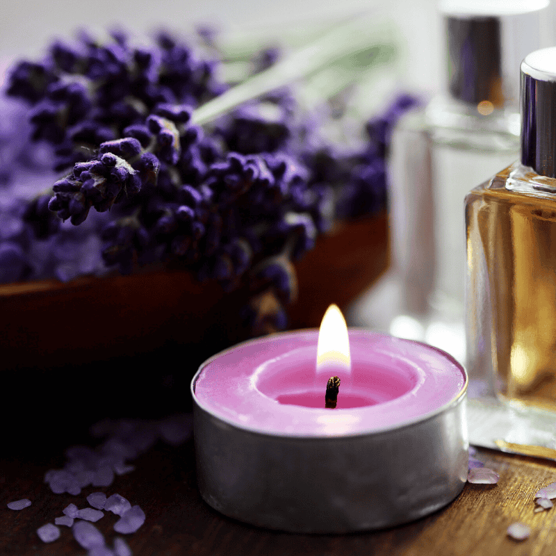 מריחת שמן אתרי דוחה יתושים במוצרים ריחניים