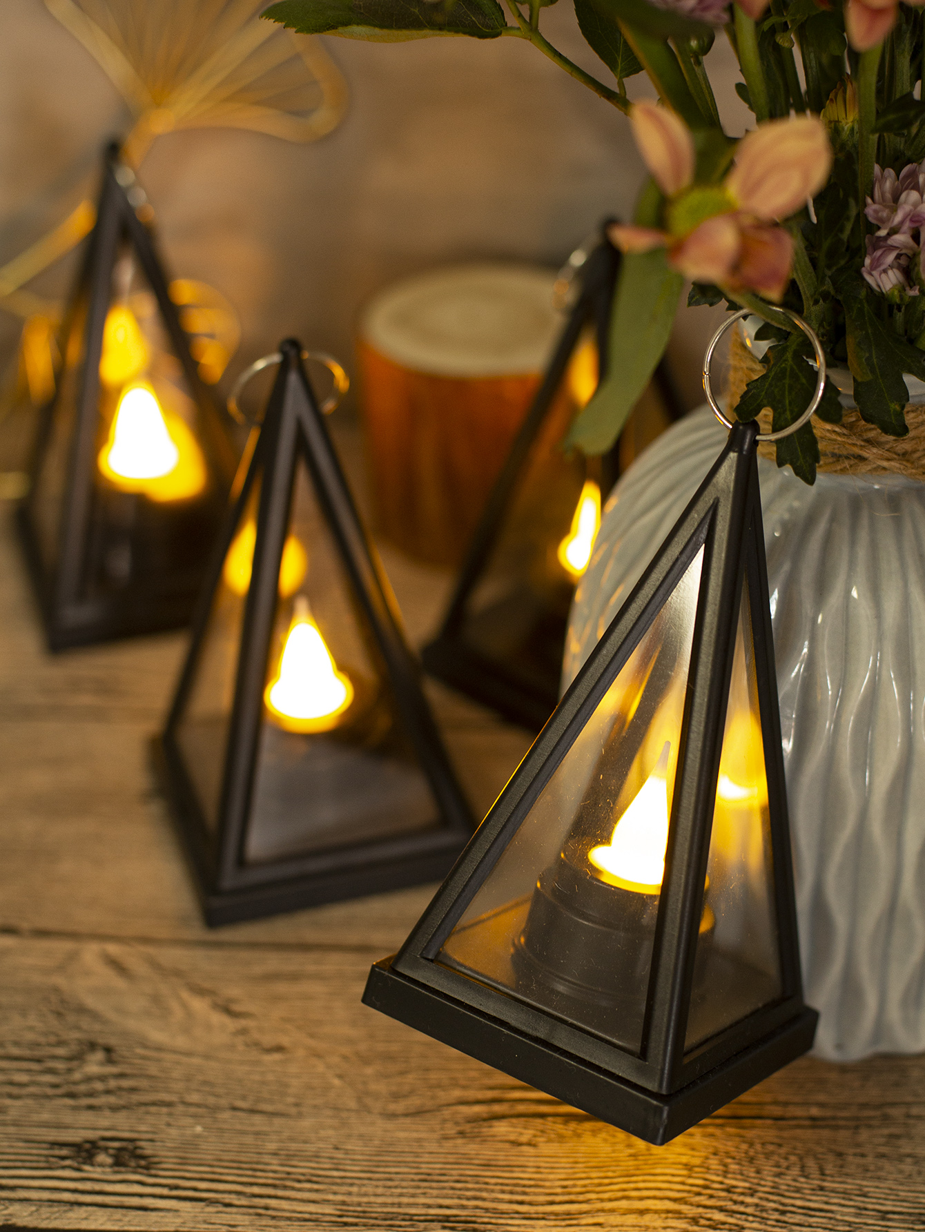 Triangle wind lamp